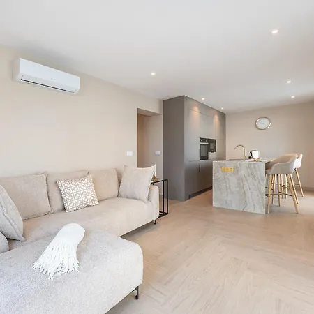 Malaga Vacation Five Minutes From The Port Of Pool And Sun Apartment