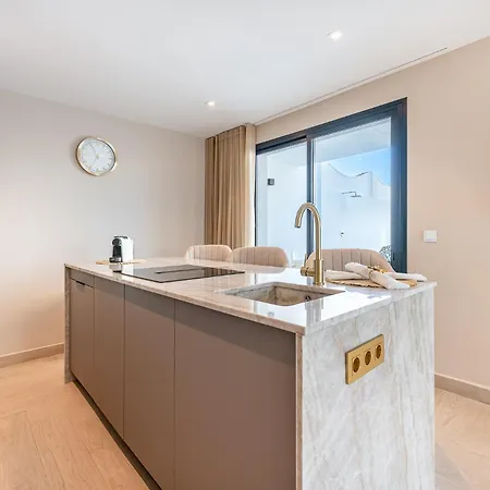 Malaga Vacation Five Minutes From The Port Of Pool And Sun Apartment