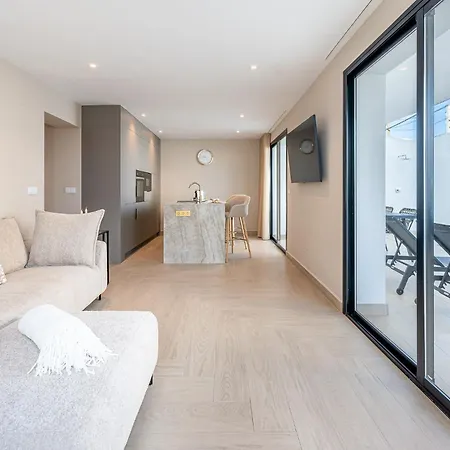 Malaga Vacation Five Minutes From The Port Of Pool And Sun Apartment